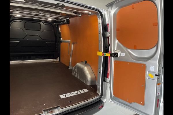 Ford Transit Custom L2H1 Automaat 300 2.0 TDCI 130pk Limited 3persoons, Airco, Navigatie, Trekhaak, Metallic lak, RIJKLAARPRIJS