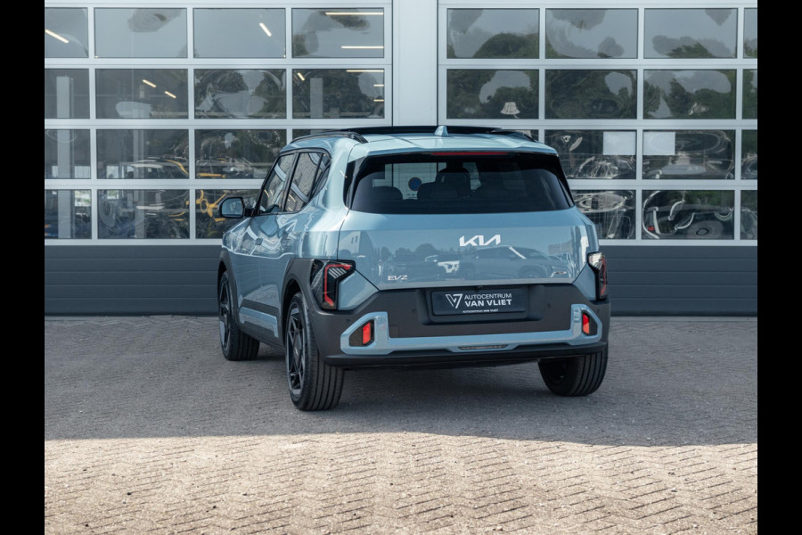 Kia EV2 GT-Line 61 kWh | 5p. | Actieprijs* | Navi. | Clima. | Adapt. Cruise. | Stoel&Stuur Verwarming | Dakrails | 15L Frunk | Harman Kardon | Glazen Kanteldak | Vegan Lederen Stoelbekleding 'GT-Line' | Slimme Parkeerassistentie | Dodehoekcamera