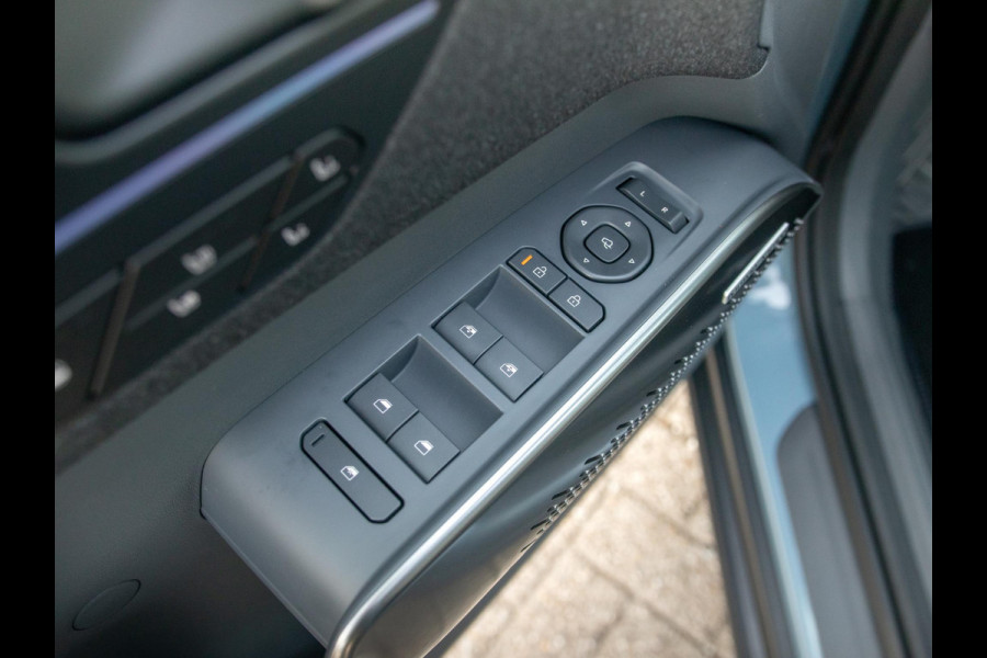 Kia EV2 GT-Line 61 kWh | 5p. | Actieprijs* | Navi. | Clima. | Adapt. Cruise. | Stoel&Stuur Verwarming | Dakrails | 15L Frunk | Harman Kardon | Glazen Kanteldak | Vegan Lederen Stoelbekleding 'GT-Line' | Slimme Parkeerassistentie | Dodehoekcamera