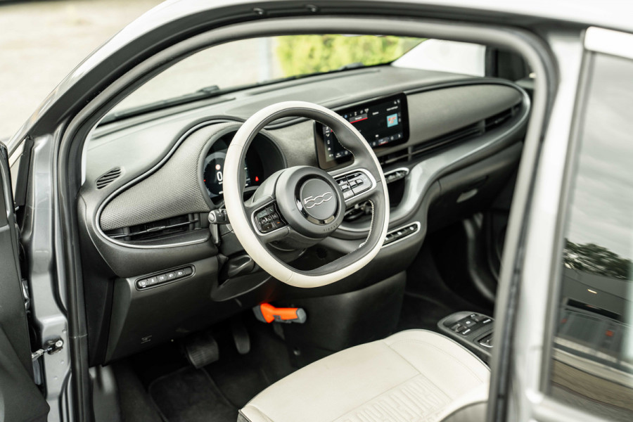 Fiat 500C La Prima 42 kWh | ACC | Apple Carplay/Android Auto