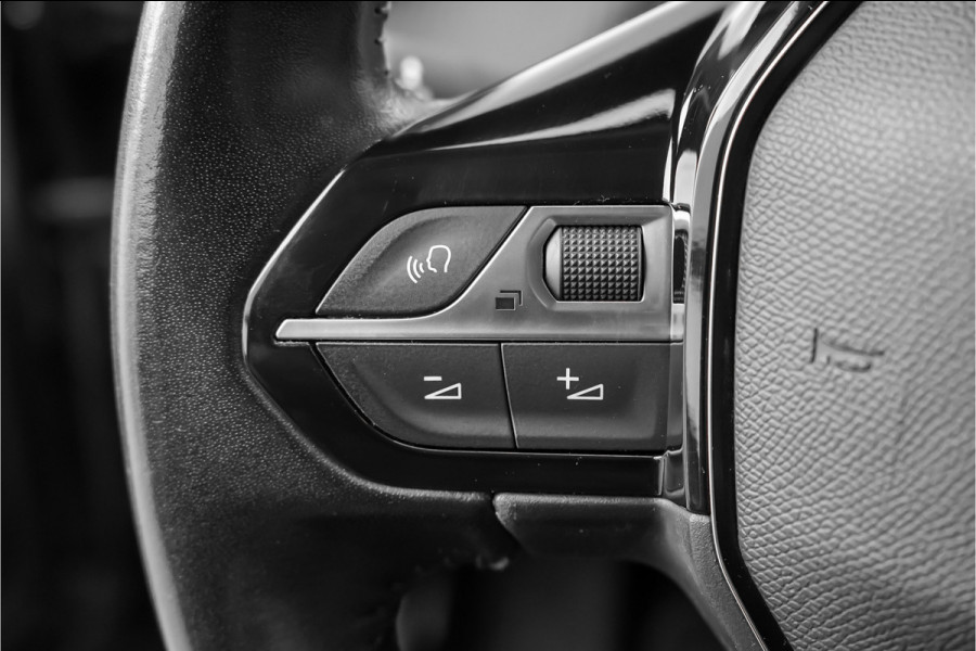 Peugeot e-2008 EV Active 50 kWh Climate Stoelverw Camera