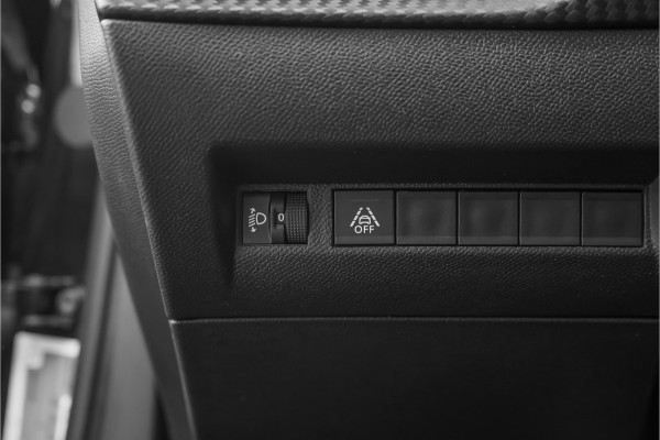 Peugeot e-2008 EV Active 50 kWh Climate Stoelverw Camera