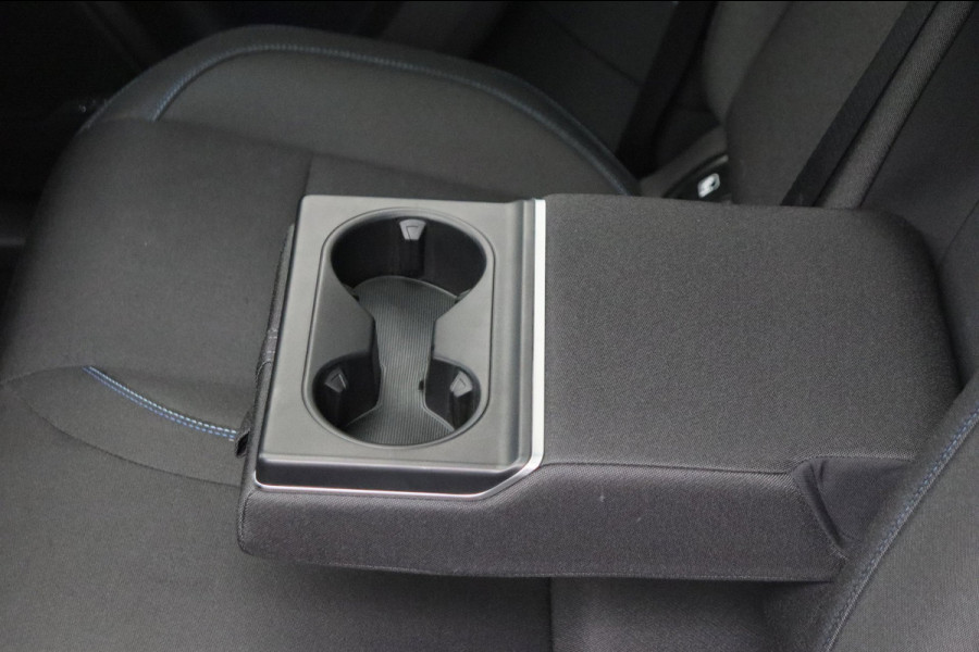Lynk & Co 01 1.5 261PK Plug-in Hybrid *Zwarte Hemel* 360° Camera Pano/dak Apple/Carplay Adaptive/Cruise