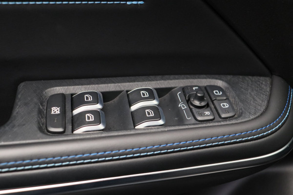 Lynk & Co 01 1.5 261PK Plug-in Hybrid Pano/dak Apple/Carplay Adaptive/Cruise