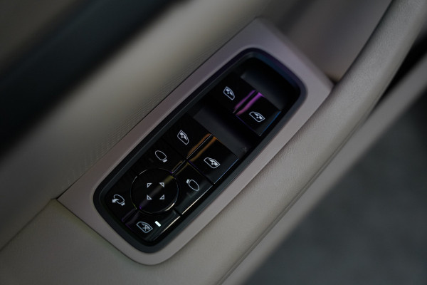 Porsche Taycan Performance 84 kWh ACC Panoramadak Leder Memory Seats