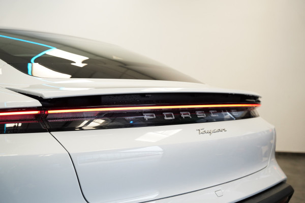 Porsche Taycan Performance 84 kWh ACC Panoramadak Leder Memory Seats