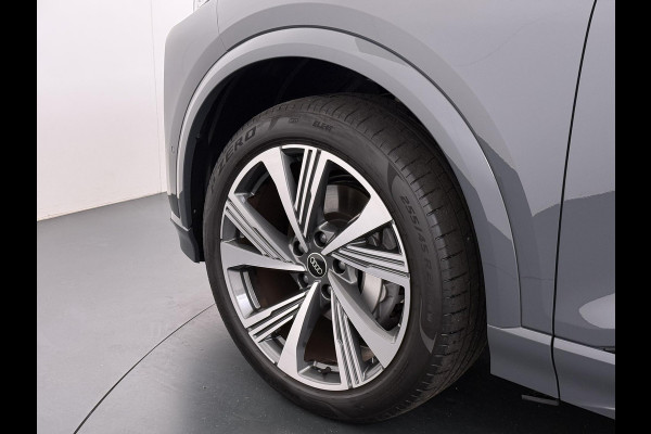 Audi Q6 e-tron Launch edition 83 kWh ELEK. TREKHAAK | STOEL VERWARMING VOOR EN ACHTER | KEYLESS | 360 CAMERA | STUURVERWARMING | FABRIEKS GARANTIE TM 01-08-2027 |