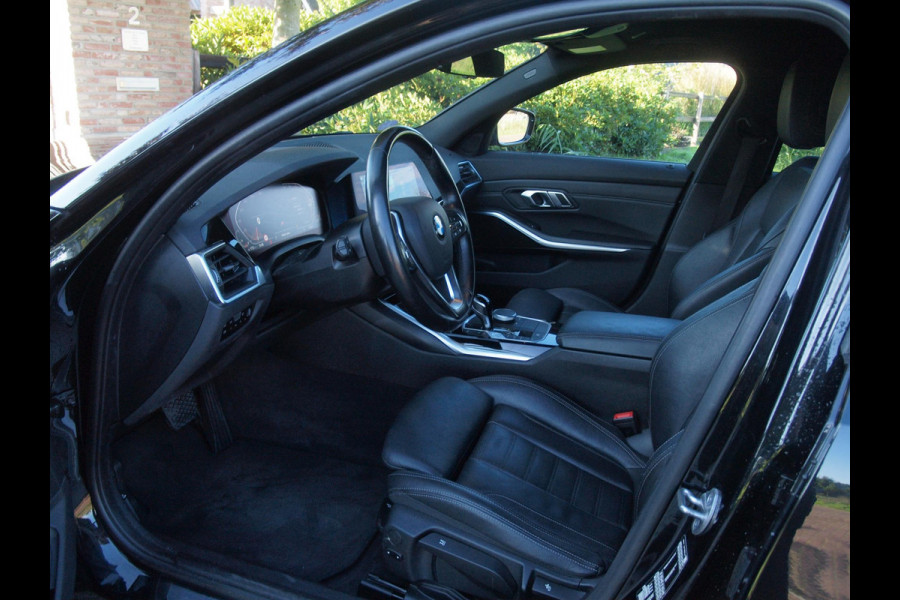 BMW 3 Serie Touring 318i Business Edition Plus | Trekhaak | Camera  | LED-Laser | Sfeerverlichting | Apple Carplay | NL-Auto |