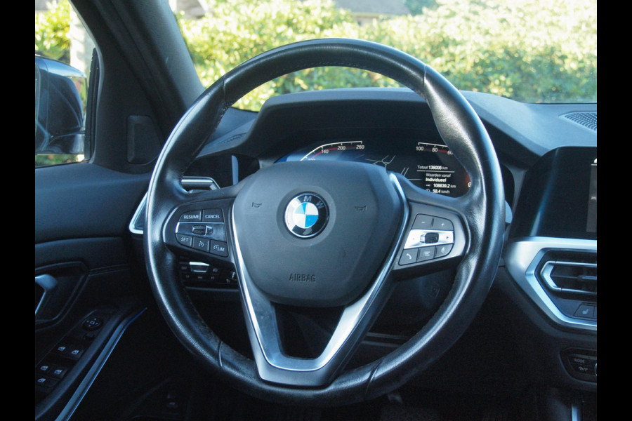 BMW 3 Serie Touring 318i Business Edition Plus | Trekhaak | Camera  | LED-Laser | Sfeerverlichting | Apple Carplay | NL-Auto |