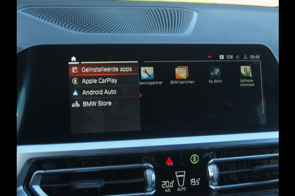 BMW 3 Serie Touring 318i Business Edition Plus | Trekhaak | Camera  | LED-Laser | Sfeerverlichting | Apple Carplay | NL-Auto |