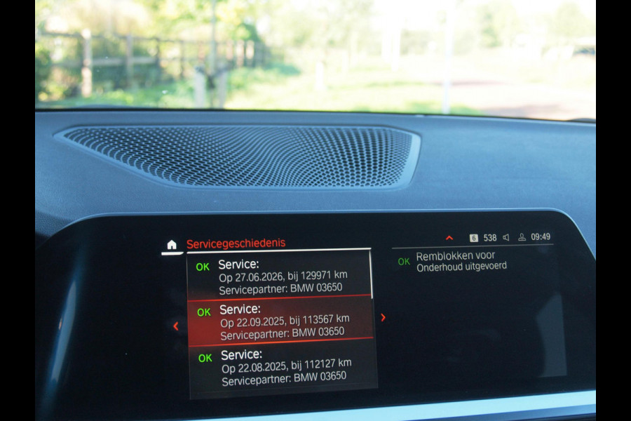 BMW 3 Serie Touring 318i Business Edition Plus | Trekhaak | Camera  | LED-Laser | Sfeerverlichting | Apple Carplay | NL-Auto |