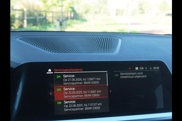 BMW 3 Serie Touring 318i Business Edition Plus | Trekhaak | Camera  | LED-Laser | Sfeerverlichting | Apple Carplay | NL-Auto |