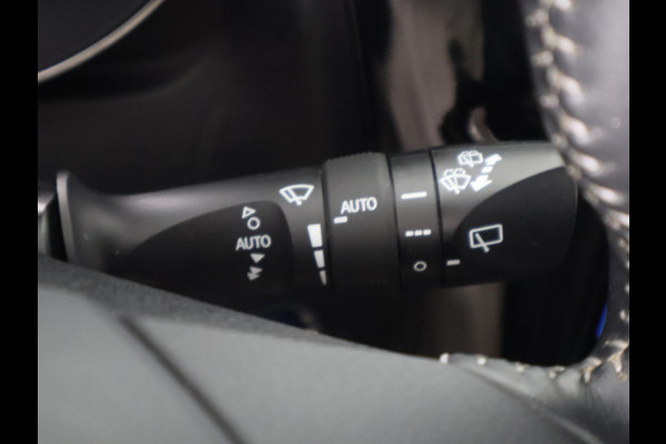 Toyota Auris 1.8 HYBRIDE EXECUTIVE AUTOMAAT GARANTIE 2029! CAMERA.STOELVERWARMING . NAVIGATIE . CRUISE CONTROL .