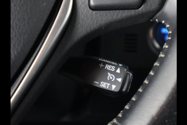 Toyota Auris 1.8 HYBRIDE EXECUTIVE AUTOMAAT GARANTIE 2029! CAMERA.STOELVERWARMING . NAVIGATIE . CRUISE CONTROL .