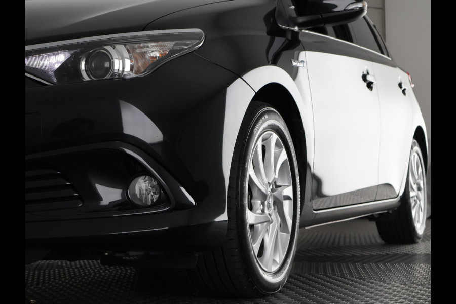 Toyota Auris 1.8 HYBRIDE EXECUTIVE AUTOMAAT GARANTIE 2029! CAMERA.STOELVERWARMING . NAVIGATIE . CRUISE CONTROL .