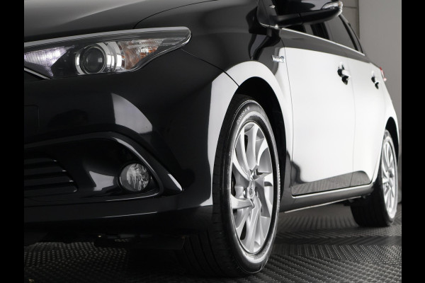 Toyota Auris 1.8 HYBRIDE EXECUTIVE AUTOMAAT GARANTIE 2029! CAMERA.STOELVERWARMING . NAVIGATIE . CRUISE CONTROL .
