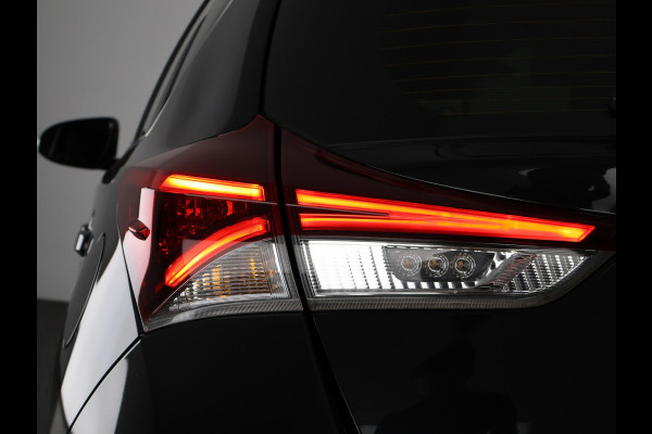 Toyota Auris 1.8 HYBRIDE EXECUTIVE AUTOMAAT GARANTIE 2029! CAMERA.STOELVERWARMING . NAVIGATIE . CRUISE CONTROL .