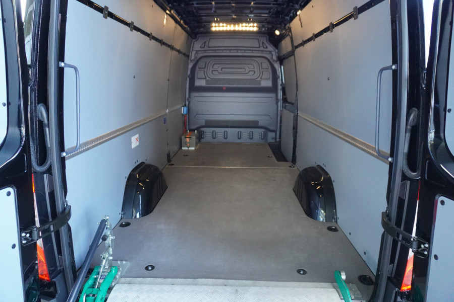 Mercedes-Benz Sprinter 317 CDI 170pk L3H2 RWD 3500kg Automaat Trekhaak met oprijschans/ NR. V094 | Omvormer  /Elekr.Dakventilator / Geveerde stoel
