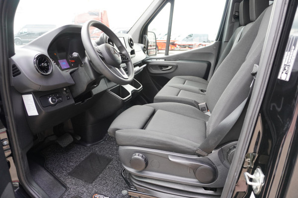 Mercedes-Benz Sprinter 317 CDI 170pk L3H2 RWD 3500kg Automaat Trekhaak met oprijschans/ NR. V094 | Omvormer  /Elekr.Dakventilator / Geveerde stoel