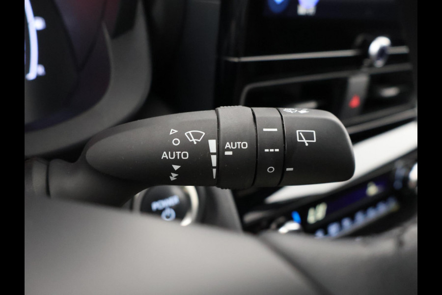 Toyota Yaris Cross 1.5 HYBRIDE DYNAMIC LUXURY GARANTIE TOT 2035 . NAVIGATIE . PARKEERSENSOREN VOOR & ACHTER . STOEL/STUUR VERWARMING .