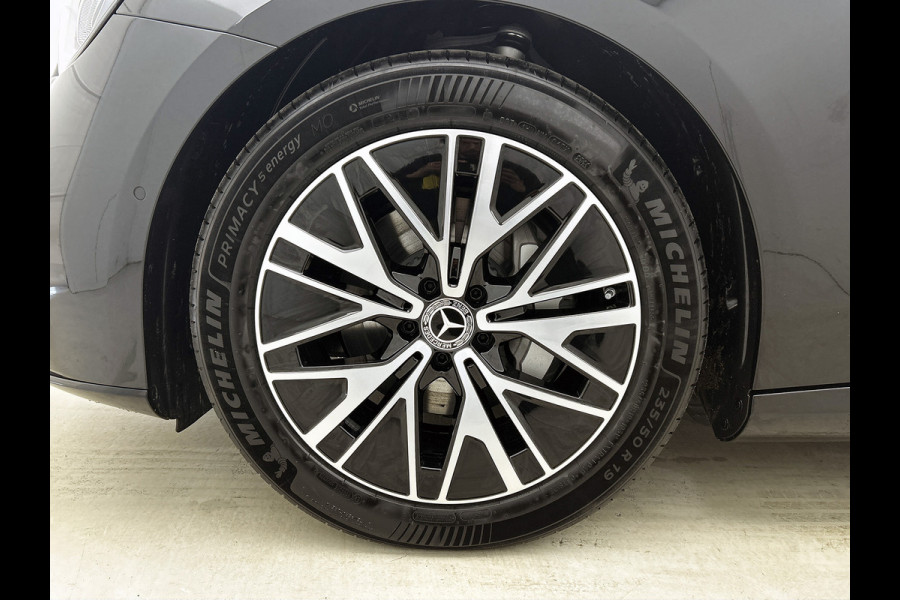 Mercedes-Benz C-Klasse 400 4MATIC Business Solution Luxury 94 kWh | Plus pakket | Parkeerpakket | Vast panoramadak | 19” multispaaks lichtmetalen velgen | URBAN GUARD |