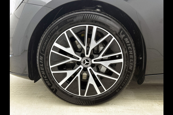 Mercedes-Benz C-Klasse 400 4MATIC Business Solution Luxury 94 kWh | Plus pakket | Parkeerpakket | Vast panoramadak | 19” multispaaks lichtmetalen velgen | URBAN GUARD |