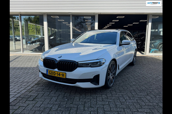 BMW 5 Serie Touring 530e xDrive Executive / Navi / Climate / Camera / Panormadak / Leder / 20"breedset