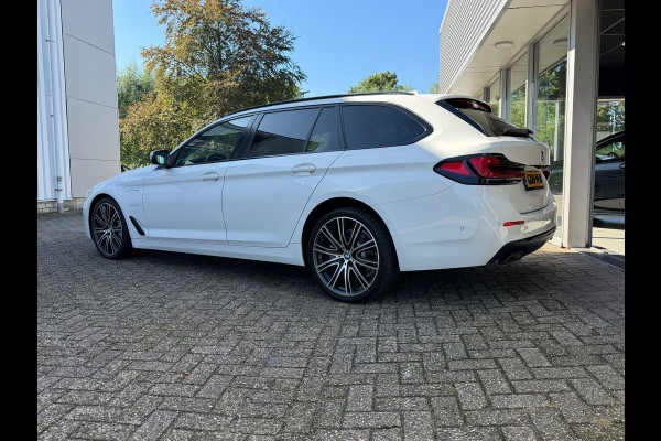BMW 5 Serie Touring 530e xDrive Executive / Navi / Climate / Camera / Panormadak / Leder / 20"breedset