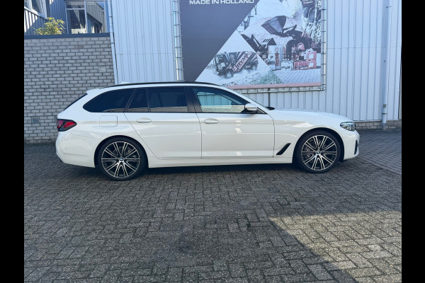BMW 5 Serie Touring 530e xDrive Executive / Navi / Climate / Camera / Panormadak / Leder / 20"breedset
