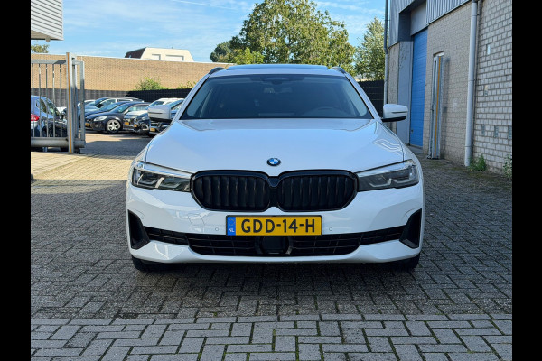 BMW 5 Serie Touring 530e xDrive Executive / Navi / Climate / Camera / Panormadak / Leder / 20"breedset