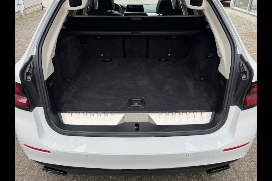 BMW 5 Serie Touring 530e xDrive Executive / Navi / Climate / Camera / Panormadak / Leder / 20"breedset