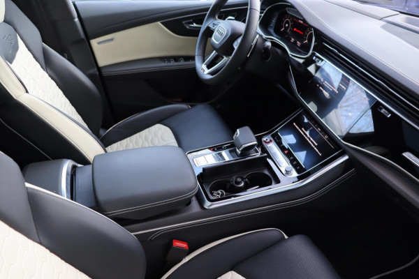 Audi RSQ8 4.0TFSI quattro Dynamic plus Exclusive Keramisch B&O trekhaak schuifdak massage hud enz.