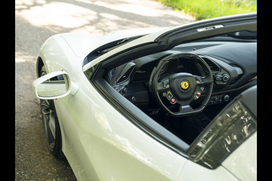Ferrari 488 3.9 Spider HELE | Carbon ext. | New Power 06-2028 | Lift | CarPlay