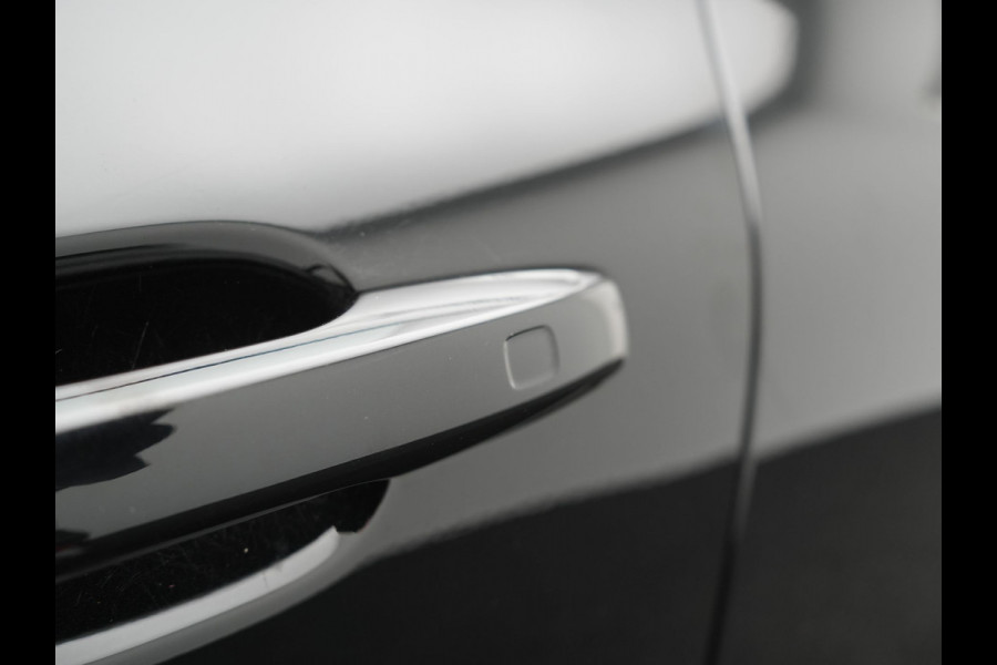 Volvo XC60 T8 AWD Plus Dark LONG RANGE PHEV 456pk Dealer O.H | Panodak | 360 Camera | Adaptive Cruise | Head Up | Adaptieve Full LED Koplampen |  Sportstoelen Memory & Verwarmd | Google Assistant | Apple Carplay | Keyless | Navigatie | Virtual | DAB |  Plug In Hybrid |