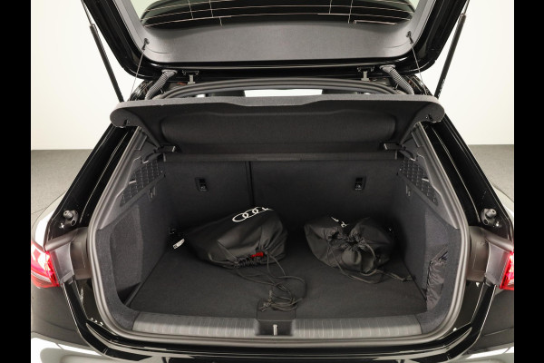 Audi A3 Sportback 45 TFSI e S edition Competition 272pk | Private Lease € 916,00 per maand* | Panoramadak | Sonos 3D | Ambient light | Parkeercamere | Adaptieve cruise controle