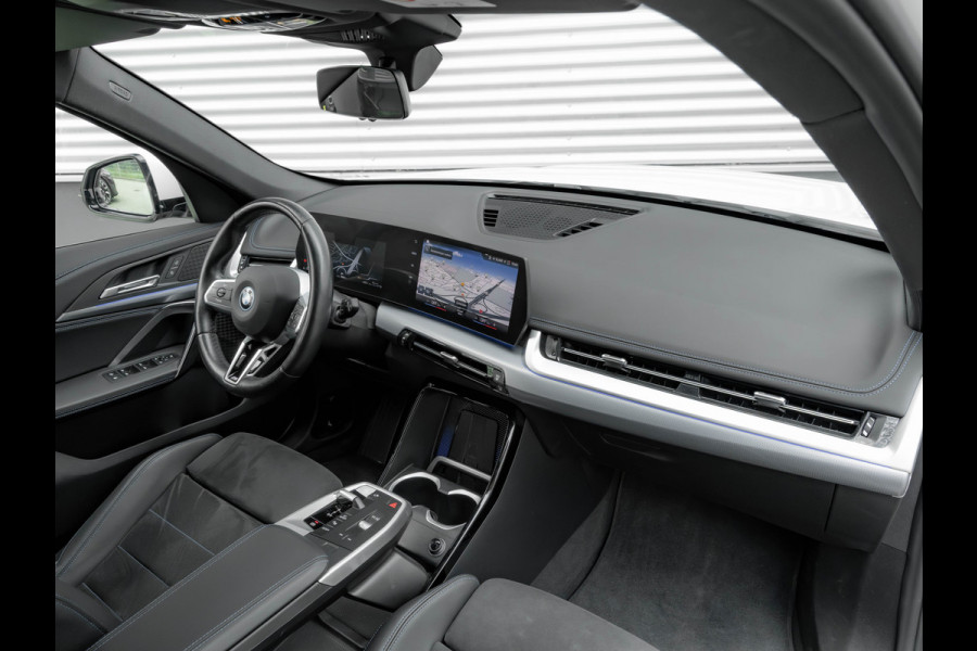 BMW X1 xDrive25e M-Sport - Stoelverwarming - Camera - Adaptive LED