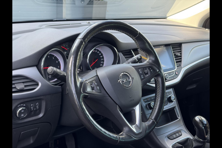 Opel Astra Sports Tourer 1.4 Turbo Online Edition ✓150pk✓2e Eigenaar✓Camera✓Carplay✓Navi✓Pdc V+A✓Stoelverw✓Stuurverw✓Clima✓Cruise✓Lm velgen✓6 Bak✓Comfortstoelen✓Dealer Onderhouden✓N.A.P✓Bj 12-2018✓Apk tot 01-2027