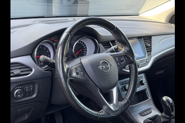 Opel Astra Sports Tourer 1.4 Turbo Online Edition ✓150pk✓2e Eigenaar✓Camera✓Carplay✓Navi✓Pdc V+A✓Stoelverw✓Stuurverw✓Clima✓Cruise✓Lm velgen✓6 Bak✓Comfortstoelen✓Dealer Onderhouden✓N.A.P✓Bj 12-2018✓Apk tot 01-2027