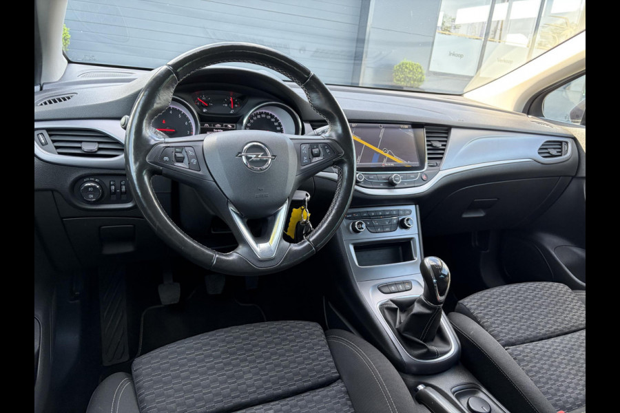 Opel Astra Sports Tourer 1.4 Turbo Online Edition ✓150pk✓2e Eigenaar✓Camera✓Carplay✓Navi✓Pdc V+A✓Stoelverw✓Stuurverw✓Clima✓Cruise✓Lm velgen✓6 Bak✓Comfortstoelen✓Dealer Onderhouden✓N.A.P✓Bj 12-2018✓Apk tot 01-2027
