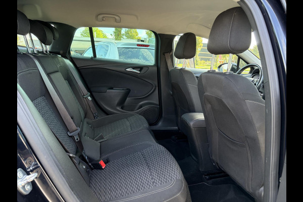 Opel Astra Sports Tourer 1.4 Turbo Online Edition ✓150pk✓2e Eigenaar✓Camera✓Carplay✓Navi✓Pdc V+A✓Stoelverw✓Stuurverw✓Clima✓Cruise✓Lm velgen✓6 Bak✓Comfortstoelen✓Dealer Onderhouden✓N.A.P✓Bj 12-2018✓Apk tot 01-2027