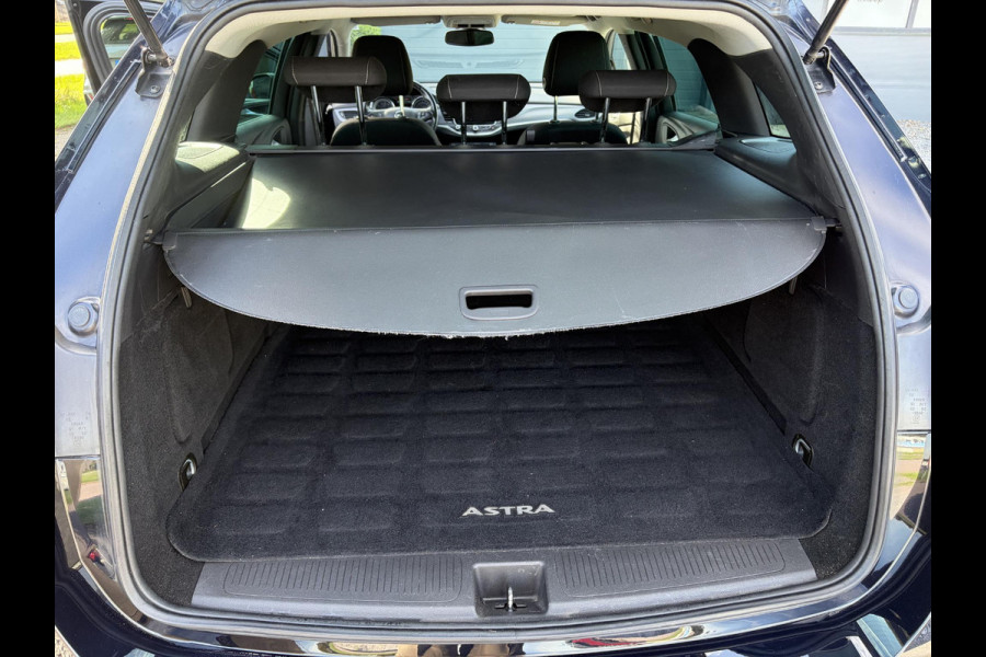 Opel Astra Sports Tourer 1.4 Turbo Online Edition ✓150pk✓2e Eigenaar✓Camera✓Carplay✓Navi✓Pdc V+A✓Stoelverw✓Stuurverw✓Clima✓Cruise✓Lm velgen✓6 Bak✓Comfortstoelen✓Dealer Onderhouden✓N.A.P✓Bj 12-2018✓Apk tot 01-2027