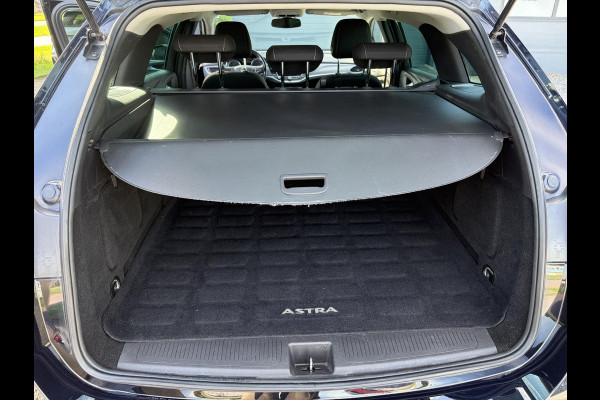 Opel Astra Sports Tourer 1.4 Turbo Online Edition ✓150pk✓2e Eigenaar✓Camera✓Carplay✓Navi✓Pdc V+A✓Stoelverw✓Stuurverw✓Clima✓Cruise✓Lm velgen✓6 Bak✓Comfortstoelen✓Dealer Onderhouden✓N.A.P✓Bj 12-2018✓Apk tot 01-2027