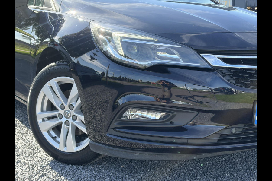 Opel Astra Sports Tourer 1.4 Turbo Online Edition ✓150pk✓2e Eigenaar✓Camera✓Carplay✓Navi✓Pdc V+A✓Stoelverw✓Stuurverw✓Clima✓Cruise✓Lm velgen✓6 Bak✓Comfortstoelen✓Dealer Onderhouden✓N.A.P✓Bj 12-2018✓Apk tot 01-2027