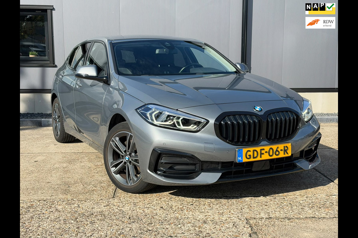 BMW 1-serie 116i / camera / carplay / navigatie skyscraper