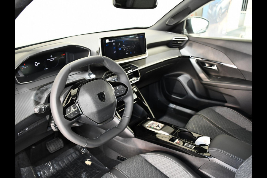 Peugeot 2008 1.2 Hybrid 145 GT .