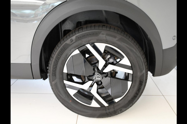 Peugeot 2008 1.2 Hybrid 145 GT .