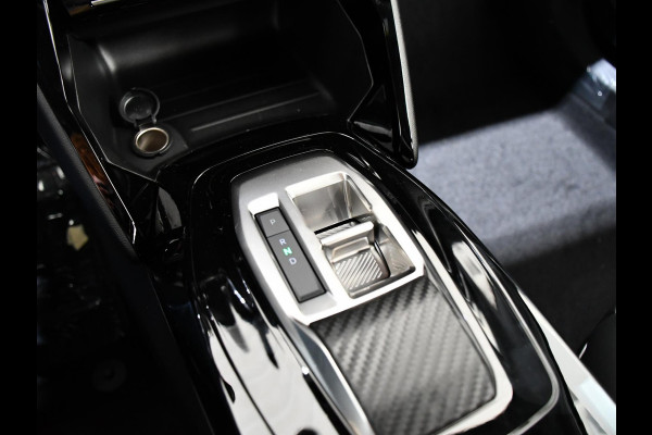 Peugeot 2008 1.2 Hybrid 145 GT .