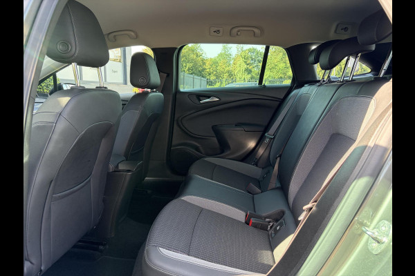 Opel Astra Sports Tourer 1.2 Business Elegance ✓1e Eigenaar✓110pk✓Carplay✓Camera✓Navi✓Clima✓Cruise✓Halfleder✓Comfortstoel✓Pdc V+A✓6 Bak✓Dealer Onderhouden✓Keyless✓Lm velgen✓N.A.P✓Apk tot 06-2027