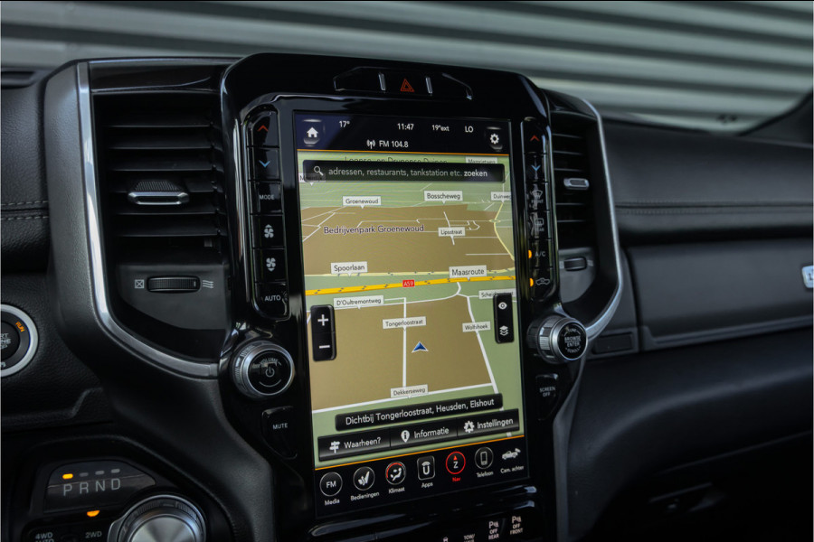 Dodge Ram 1500 5.7 V8 4x4 Crew Cab Laramie Pano - Harman Kardon - Trekhaak
