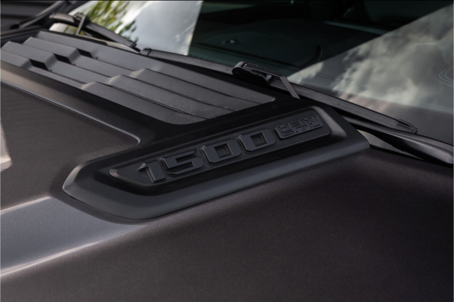 Dodge Ram 1500 5.7 V8 4x4 Crew Cab Laramie Pano - Harman Kardon - Trekhaak